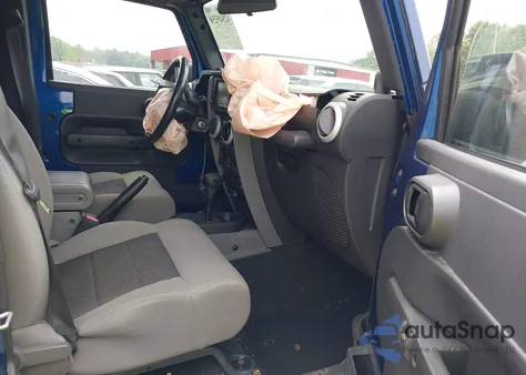 2010 Jeep Wrangler Unlimited Sahara z USA, uszkodzony, nr VIN 1J4BA5H1XAL196622